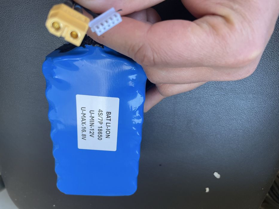 Confectionez/repar baterii 3s sau 4s din celule 18650 li-ion.