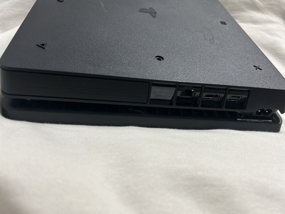 [NEW] Vand consola Ps4 (+5 jocuri)