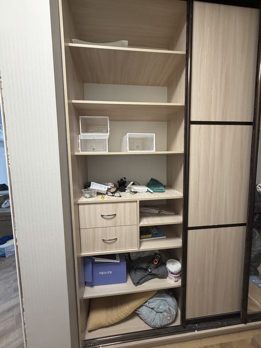 Продается шкаф встроеный в отличном состоянии