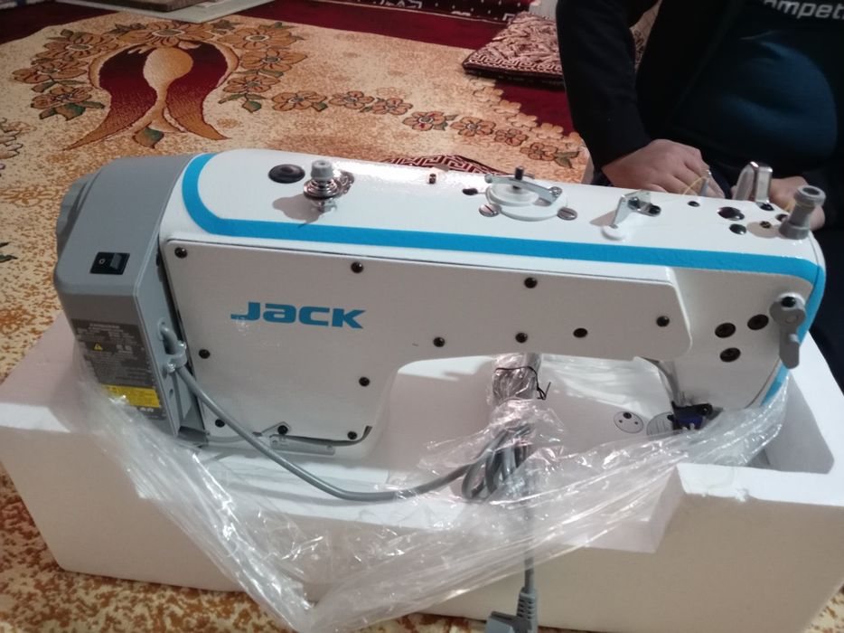 Jack F4 tikuv mashinasi sotiladi