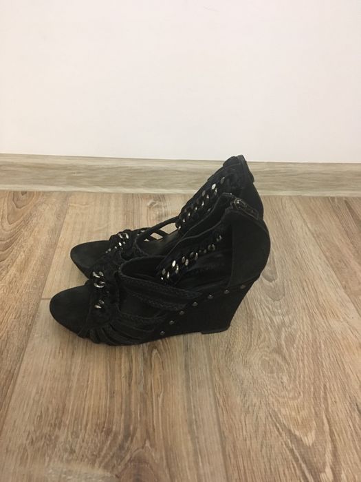 Продам босоножки 38 размер