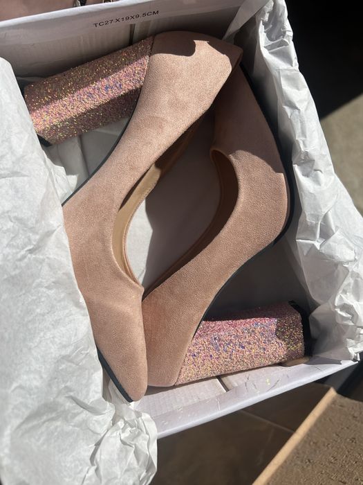 Кокетни токчетаа