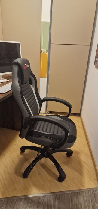 Scaun de gaming nou, neutilizat, McRacing in culori negru gri