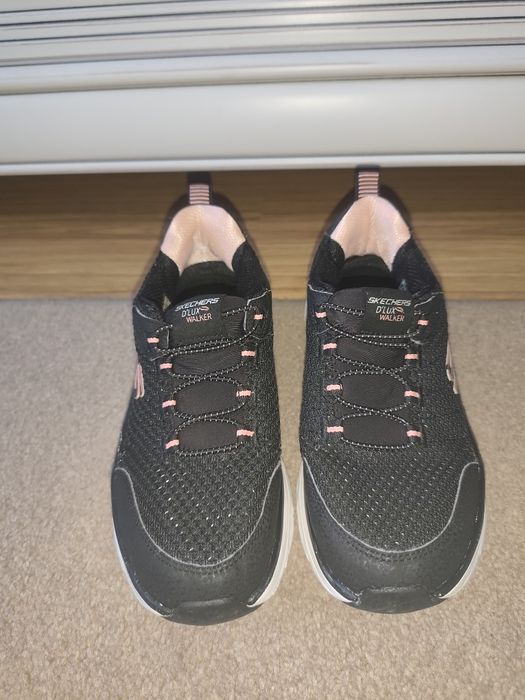 Adidasi Skechers fete m 36