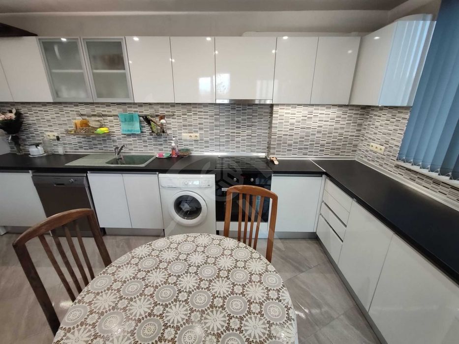 Продава се Тристаен апартамент в Варна, ВИНС - 89 кв.м за 2270 €/кв.м - Снимка #2