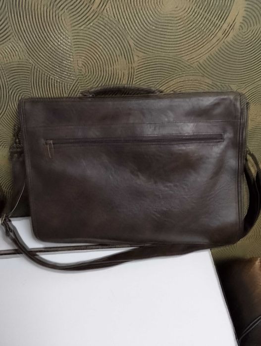 Мъжка чанта ест. кожа 40/37,чантичка на Босс23/20,зимни обувки №40