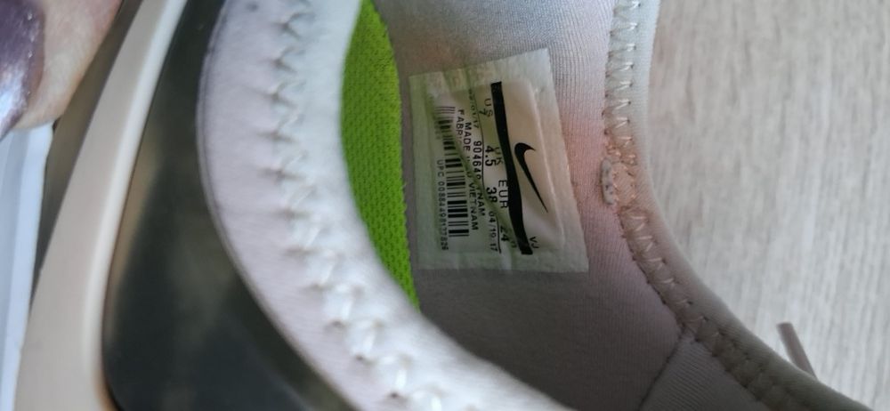 Маратонки Nike и Skechers
