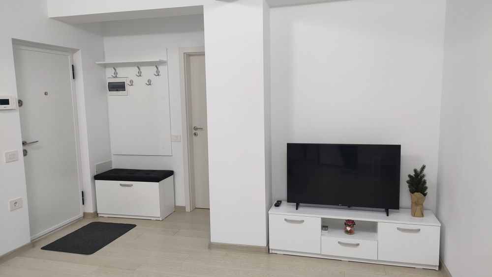 Închiriez apartament