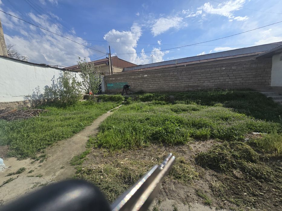 Зудлик билан сотилади 7.5 сотих ховли вокзал фреско кафе оркасида