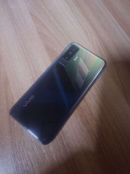 Продам телефон Vivo X50