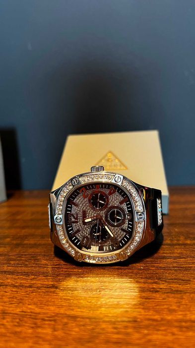 Ceas GUESS multi-functional, cristale