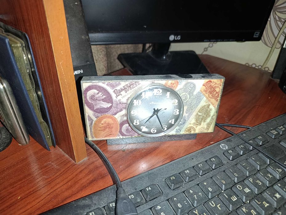 продам настенные часы янтарь