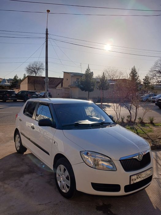 Шкода фабия 1.4 Сотилади