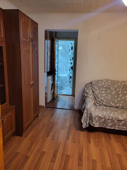 Închiriez apartament cu 2 camere la Rotunda