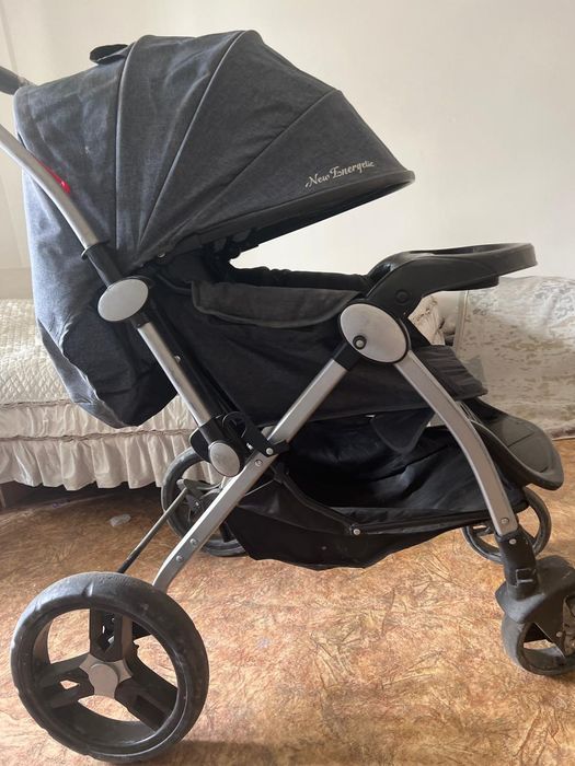 Продам коляску , детский стол для кормления