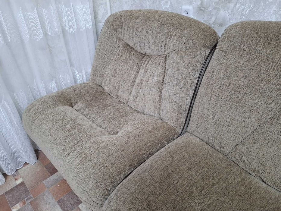 диван с двумя креслами