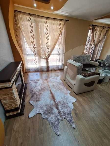 Дава се под наем Тристаен апартамент в Пловдив, Христо Смирненски - 117 кв.м за 568.14 € - Снимка #1