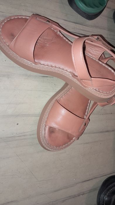 Продам женскую одежду