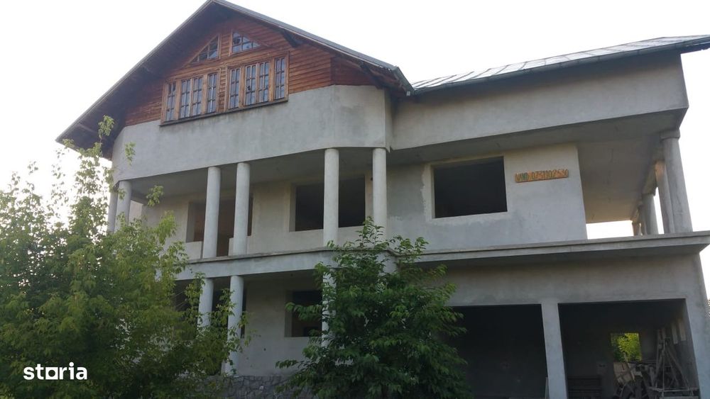 Campina - Cartier Rezidențial - casa + teren 1974mp - 230000 Euro