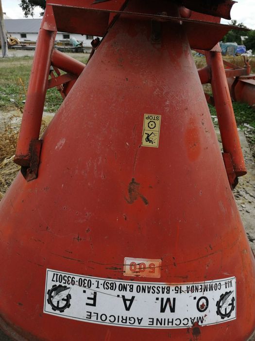 Vând semanatoare și utilaje