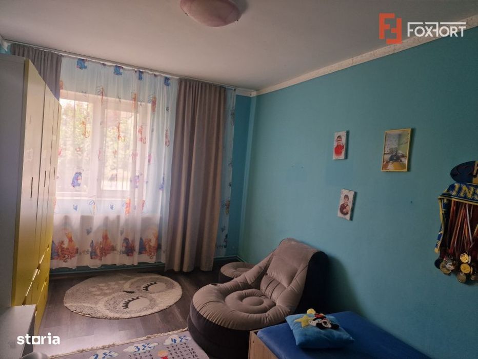 Casa individuala cu 9 camere, in Mosnita Noua, zona centrala