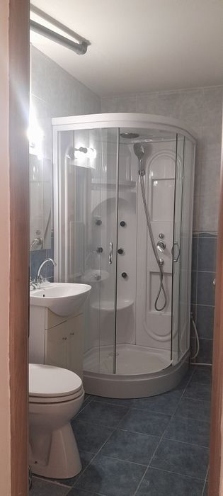 Închiriez garsoniera