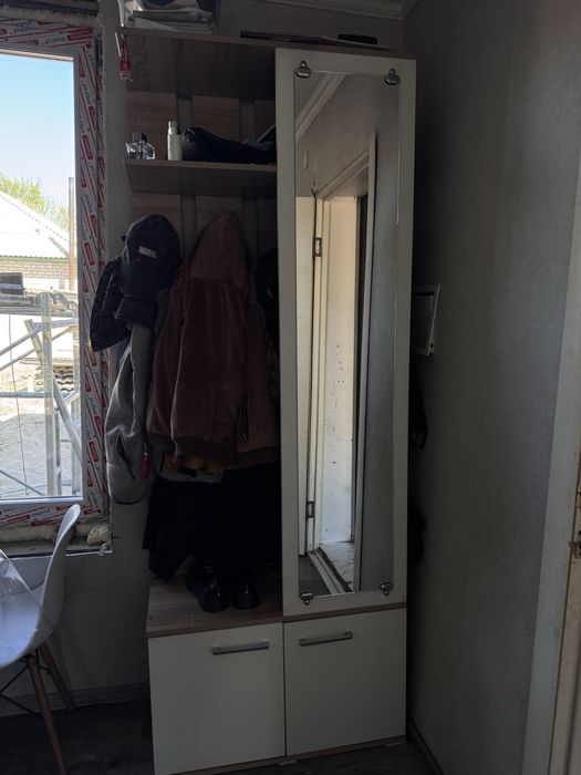 Шкаф в прихожую состояние отличное