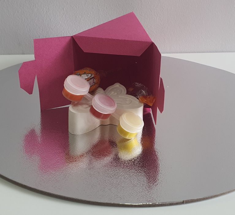 Картонена торта/хартиена торта/почерпка за всеки празник