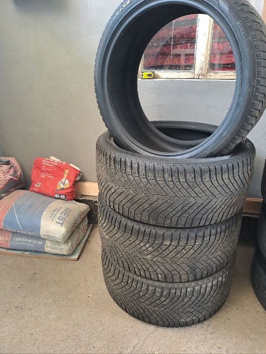 Балон pirelli 285/35 R23 зимний