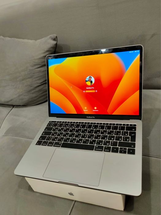 APPLE. MacBook Pro 2017