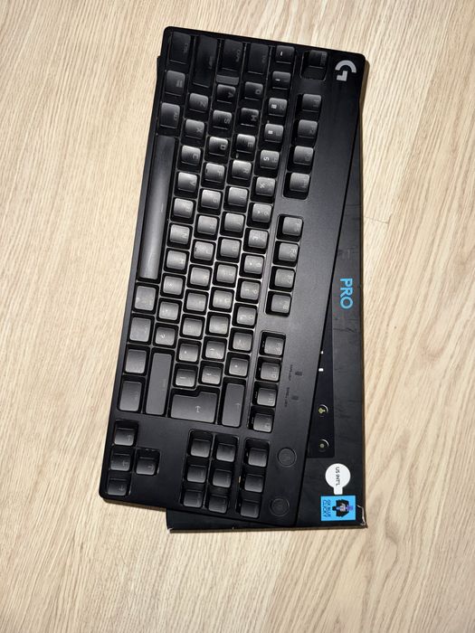 Logitech g pro.