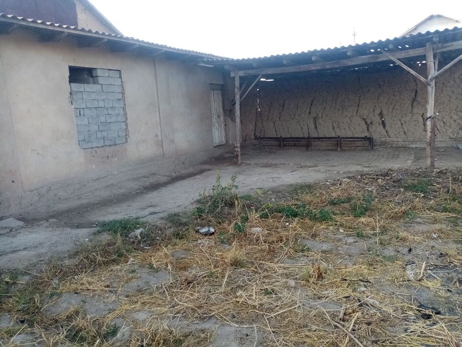 Uy sotiladi narxi 40000$