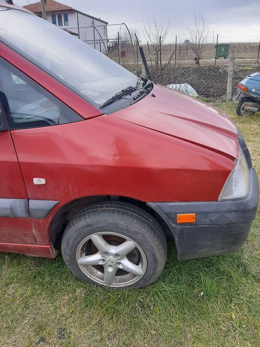 Продавам части за Пежо Експерт 2004г.