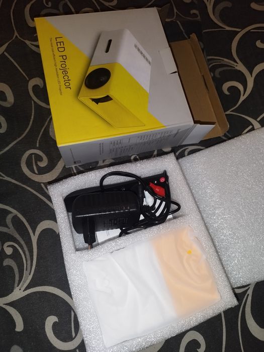 !  НОВ ! Мини лед проектор