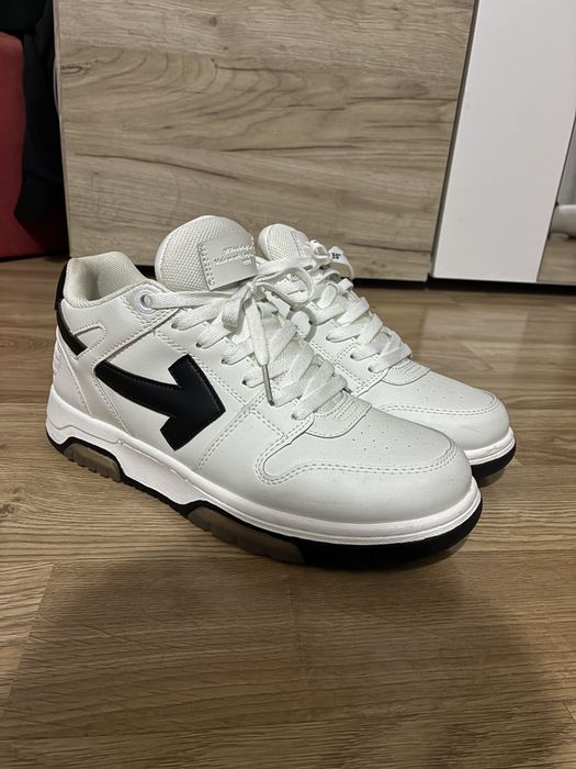 Papuci off-white