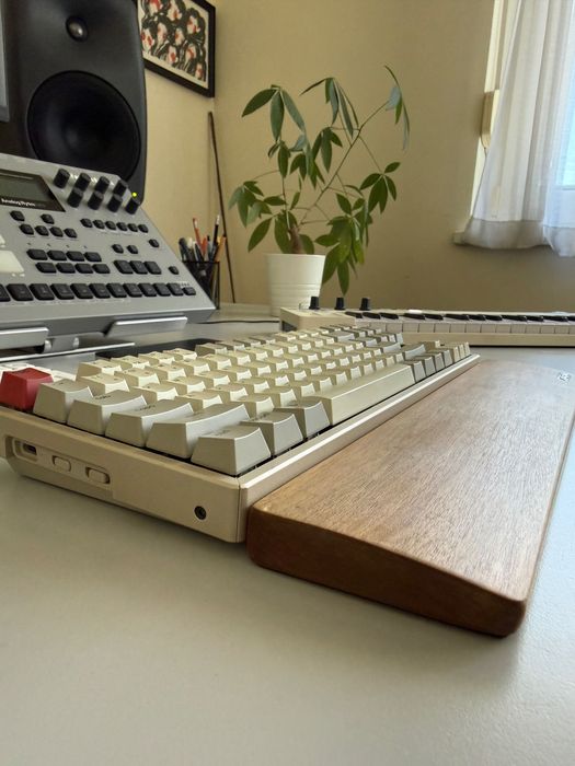Keychron K8 Retro + palm rest + mods