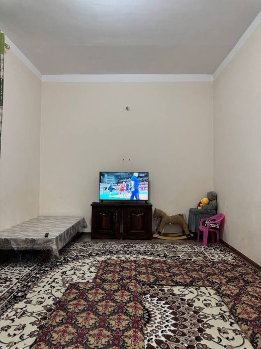 Barcha qulayliklarga ega 75 kv. metrli uy sotiladi.