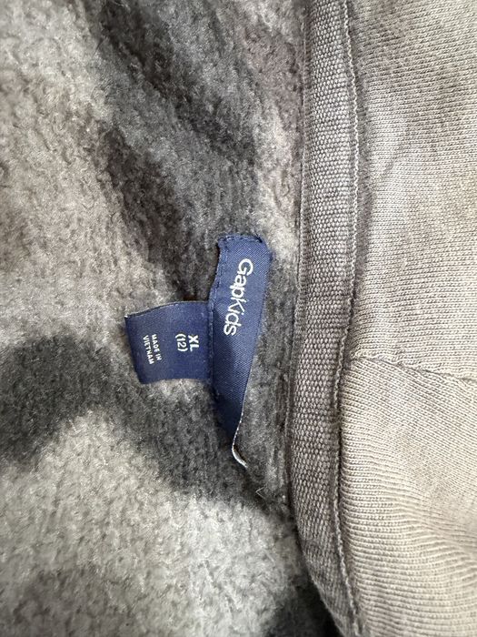 Продам оригинал кофту Gap на 11-12 лет