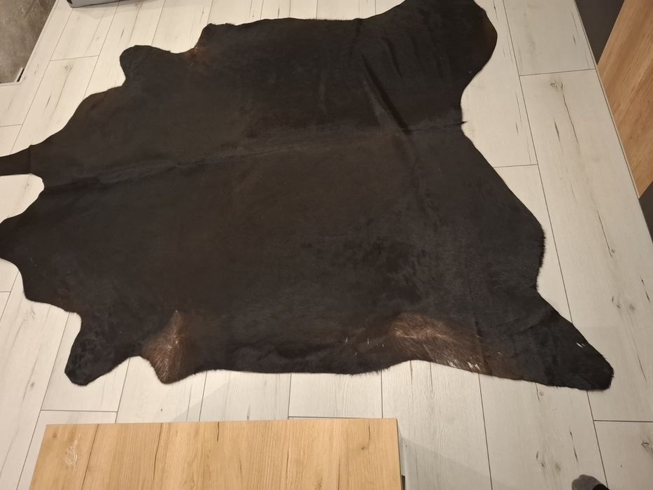 Продавам килим от естествена телешка кожа