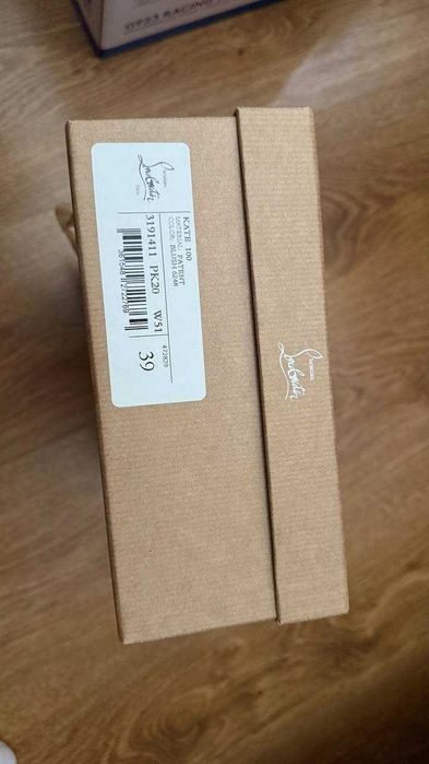 Токчета Christian Louboutin Kate 100 бежави