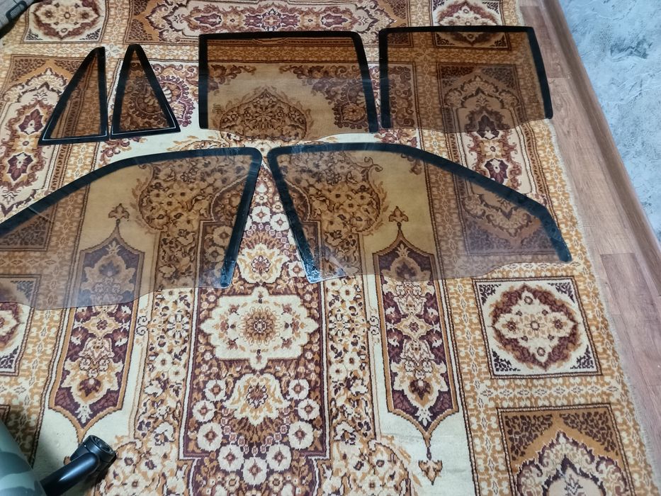 Продаю срочно авто стекло йодовые