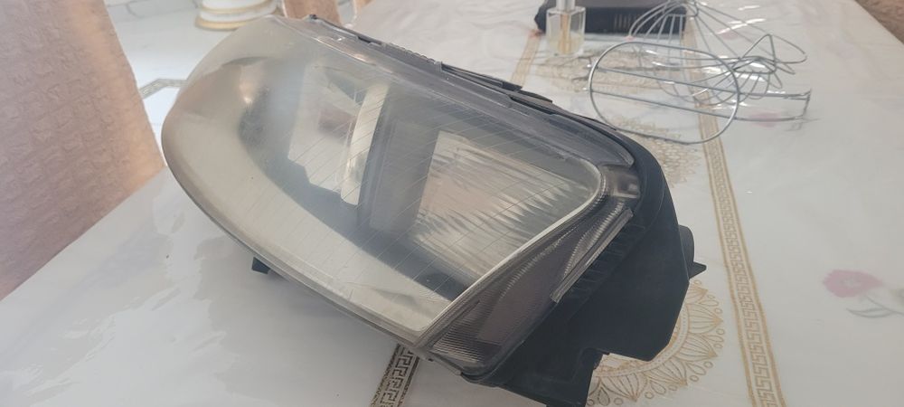 Vând far pentru audi a6 c6 4f an stare forte bună nu sunt rupte clemel