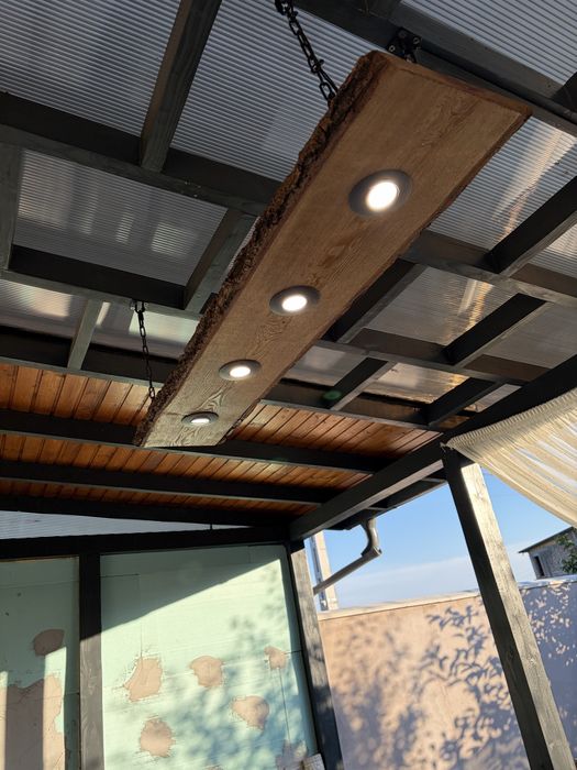 Vand lampa suspendata , dulap stejar cu spoturi