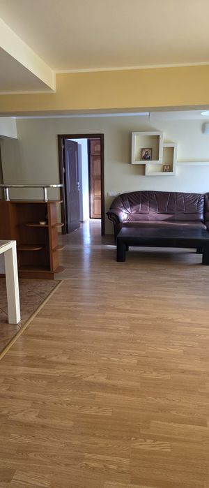 Inchiriez apartament 3 camere+garaj