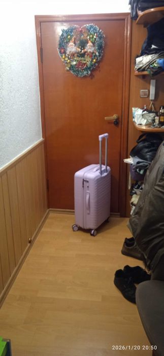 Чемодан на 4-х  колесах (небольшой) пластик