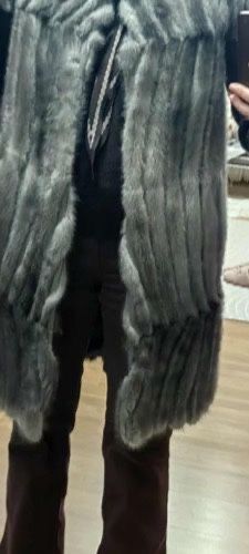 Vestă lunga de blana de vizon , marca Cassiani.
