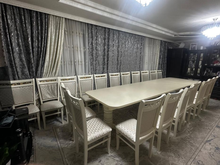 Стол 4,5м-5м.  Стулья 20