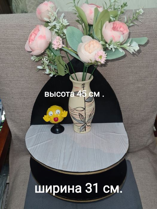 Продаётся  стенка" Салют" и полочка.