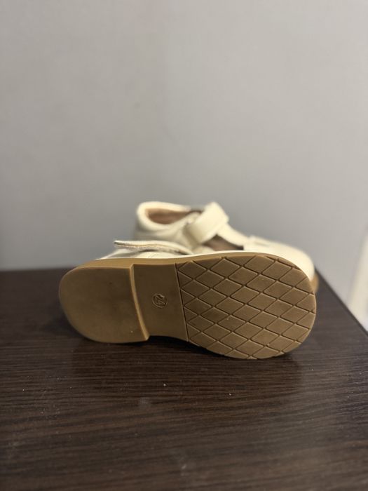 Продам детские туфельки