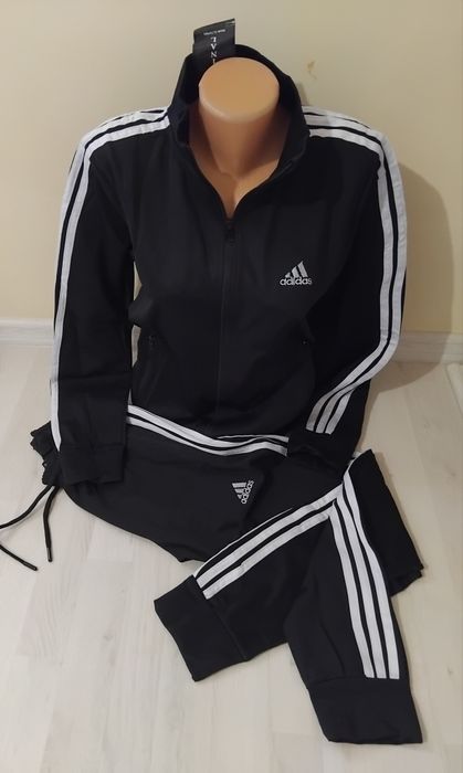 Trening dama Adidas si Nike.